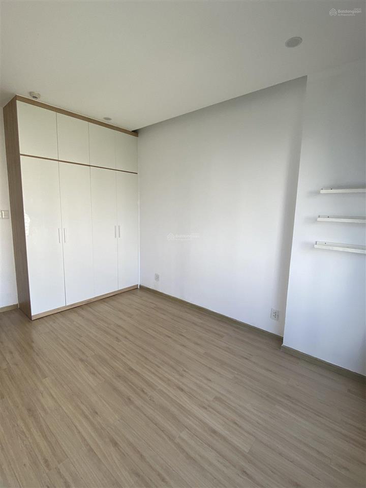 Cuối năm cần tiền nên bán gấp căn 2pn  75m2  view nhìn ra công viên  gía 7,2 tỷ thấp nhất