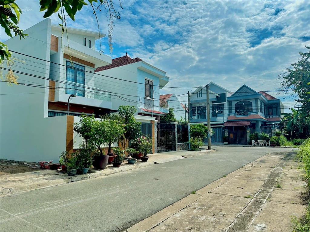 Bán nhà mặt tiền phường bửu hòa, tp biên hoà. dt 7,6x16=126m2. nở hậu 9m. giá 5tỷ6