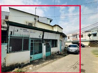 Bán lô đất tặng nhà cấp 4 đường 2 xe hơi né nhau gần công an tỉnh. dt 63,7m2. giá 2tỷ750 tl