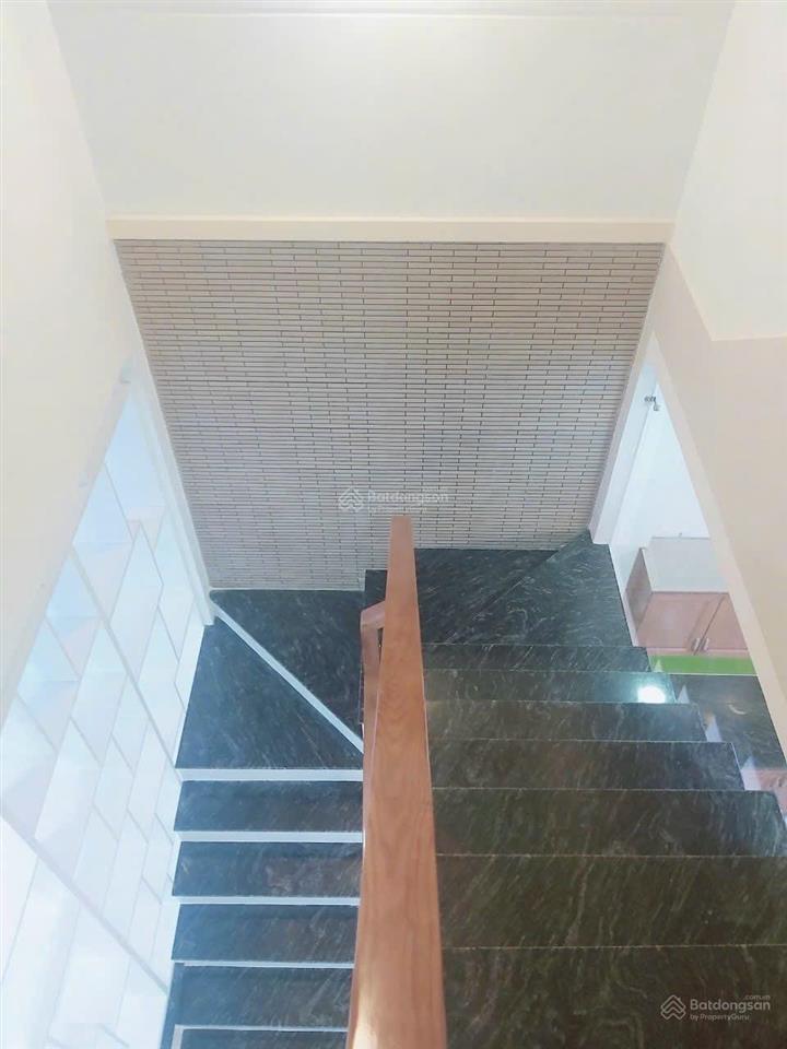 Bán nhà 1 trệt 1 lầu phường biên hoà (bửu hoà cũ). dt 4,5x16,8=76m2. giá 3tỷ5 bớt lộc