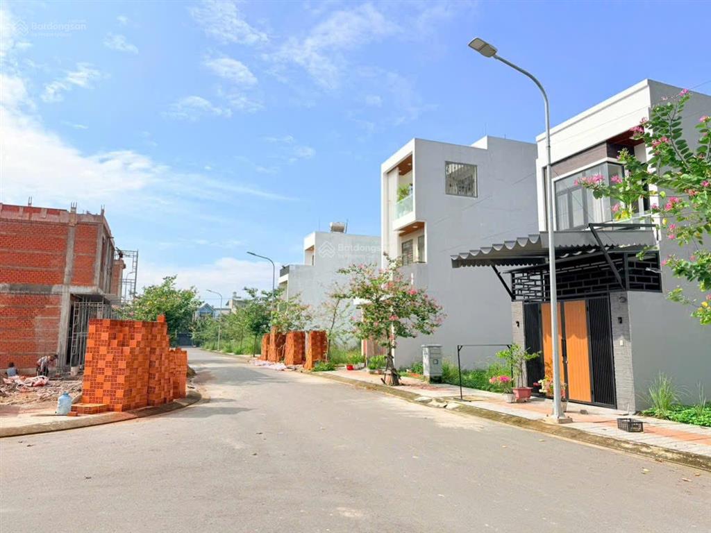 Bán đất đường e2 phường trấn biên (bửu long cũ). dt 4,2x17,9=75,2m2. giá 3tỷ650 bớt lộc