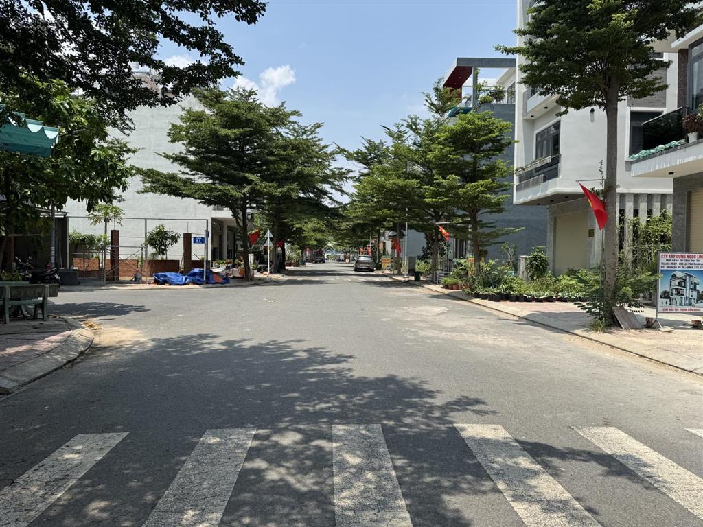 Chính chủ cần sang lại lô kdc lộc phát đường 22/12, thuận giao. liền kề siêu thị aeon