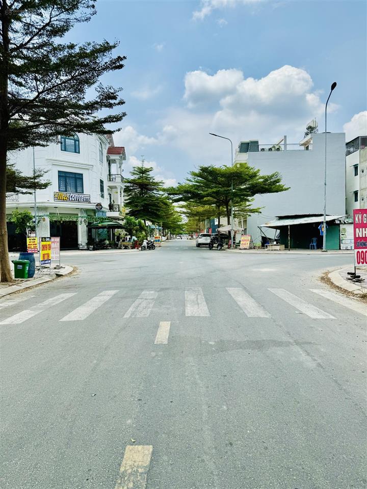 Chính chủ cần sang lại lô kdc lộc phát đường 22/12, thuận giao. liền kề siêu thị aeon