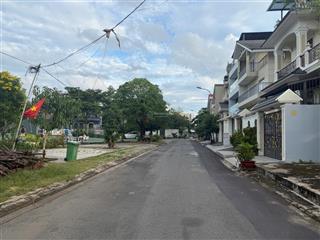 Cho thuê nền đất 200m2 góc đường 43 gần trần lựu cao đức lân apak q2