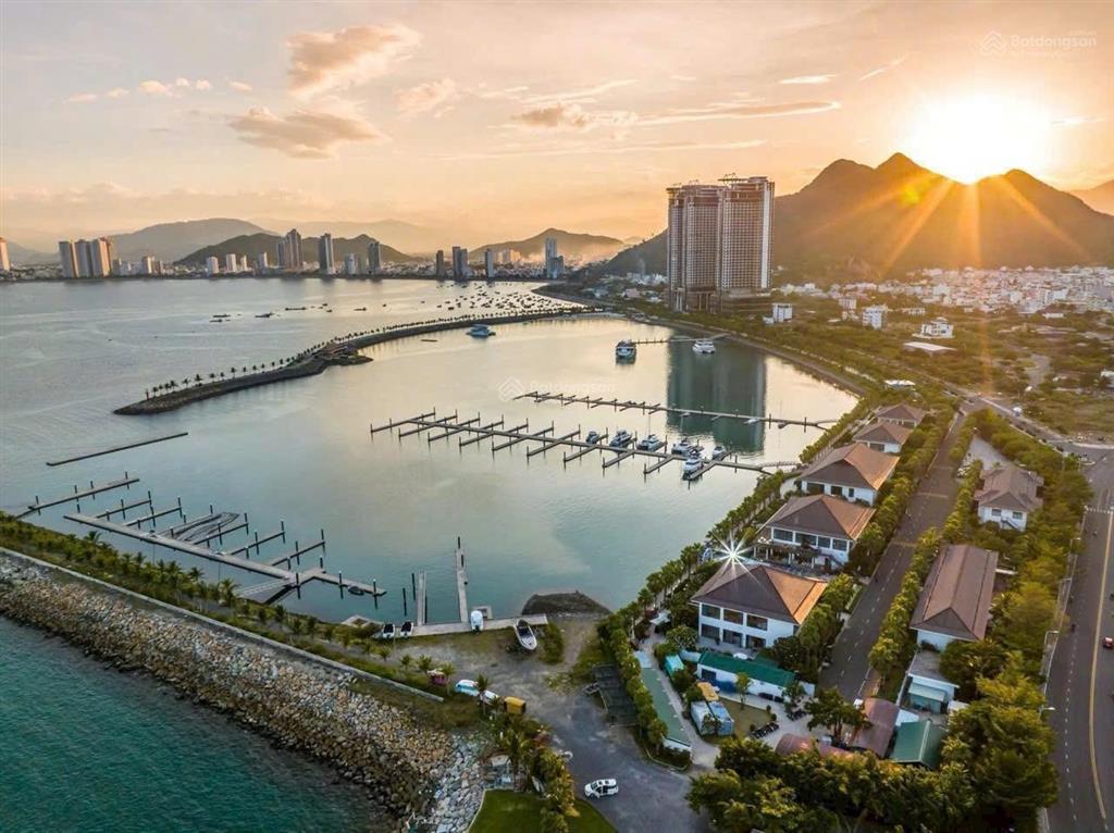 Chỉ 55tr/m2 sở hữu 537,3m2 ngang 15,8m nở hậu 20,5m. kđt mới vĩnh hòa. ngay bến du thuyền nha trang