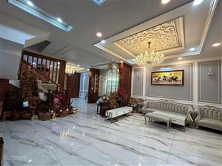 Bán nhà 4 tầng nội thất cao cấp phong cách vua chúa cần tìm gia chủ, đường 12m xe tải quay đầu