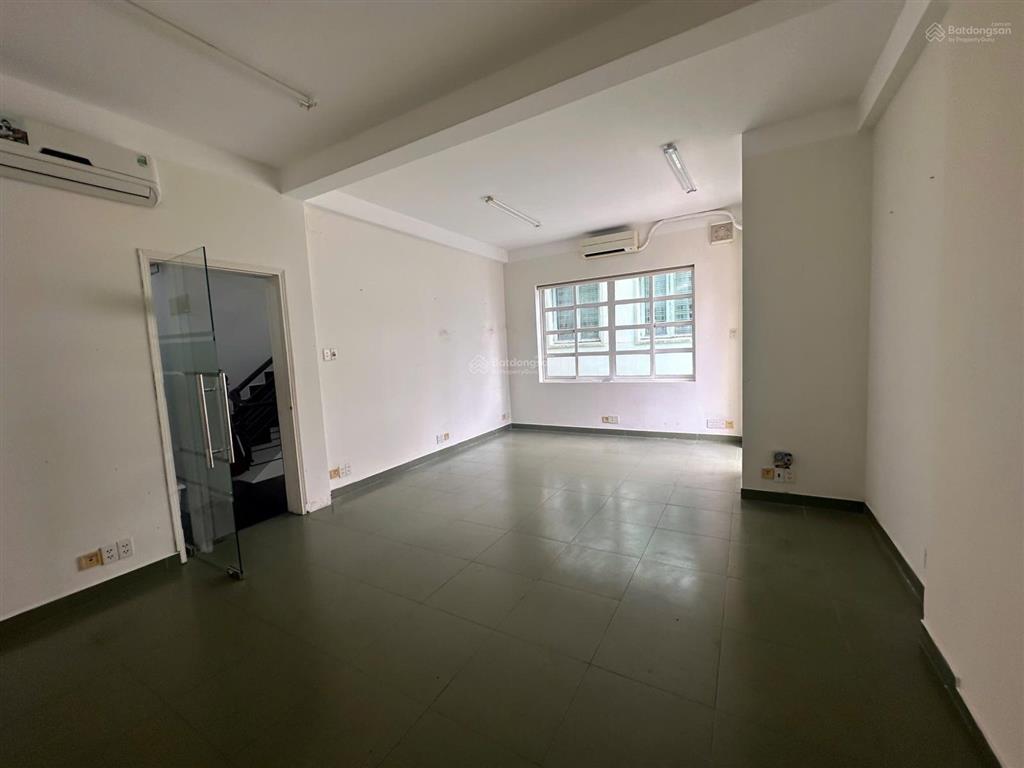 Cho thuê văn phòng lầu 3 172 hoa lan phú nhuận. 2 phòng, máy lạnh sẵn, 01 wc. 8x16 (gồm cầu thang)