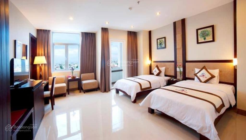 Bán gấp tòa nhà 15 tầng mặt phố hàn thuyên. dt 620m2. mt 18m. đang cho thuê 2 tỷ/th. đẹp phố