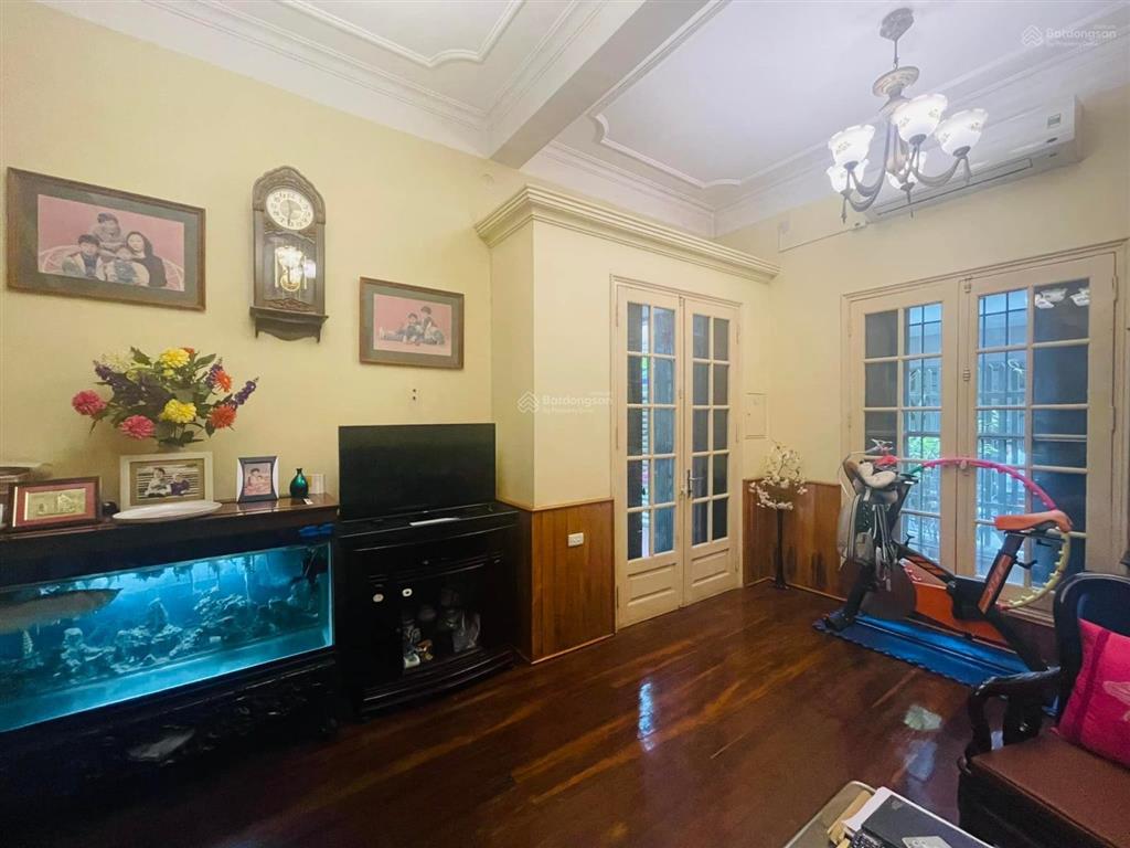 Bán gấp nhà 4 tầng phố cầu giấy. dt 125m2, mt 5,5m. nhà 2 mặt ngõ trước sau. giá chào 19,9 tỷ