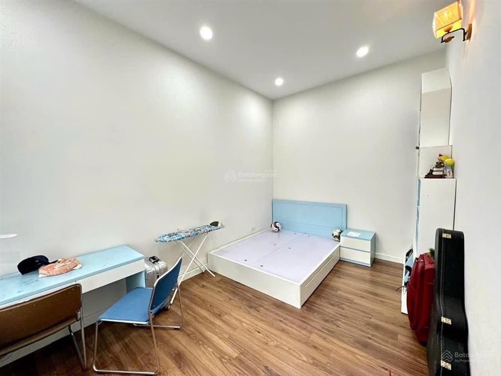 Bán gấp nhà mặt ngõ nguyễn khánh toàn.dt150m2,mt9m.ô tô 7 chỗ vào nhà.ngõ thông,kd sầm uất.