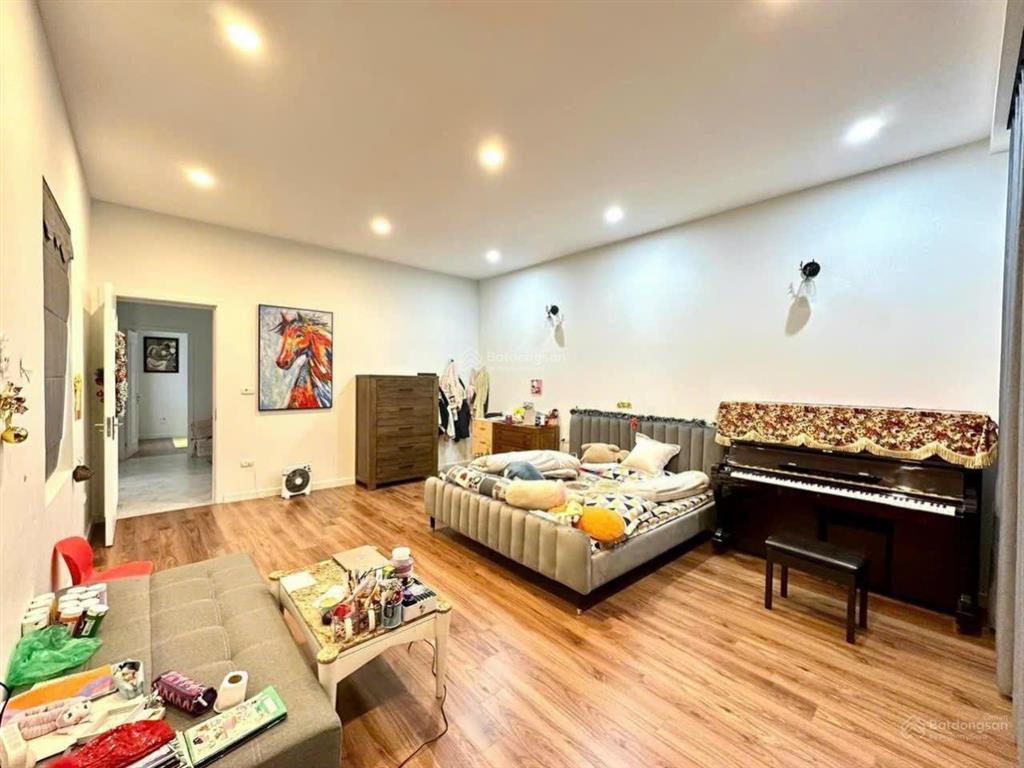 Bán gấp nhà mặt ngõ nguyễn khánh toàn.dt150m2,mt9m.ô tô 7 chỗ vào nhà.ngõ thông,kd sầm uất.