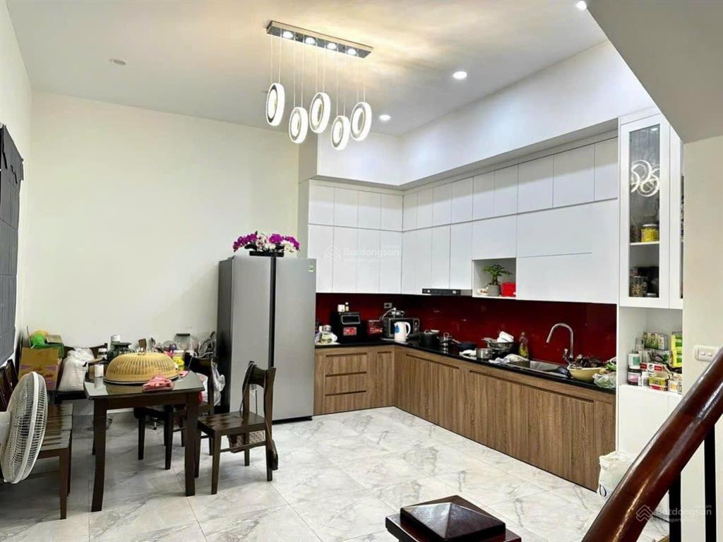 Bán gấp nhà mặt ngõ nguyễn khánh toàn.dt150m2,mt9m.ô tô 7 chỗ vào nhà.ngõ thông,kd sầm uất.