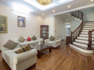 Nhà đẹp ngõ rộng láng hạ 65m2x4t mt4m đủ đồ cơ bản tiện văn phòng, kinh doanh ngõ oto đỗ được 21tr