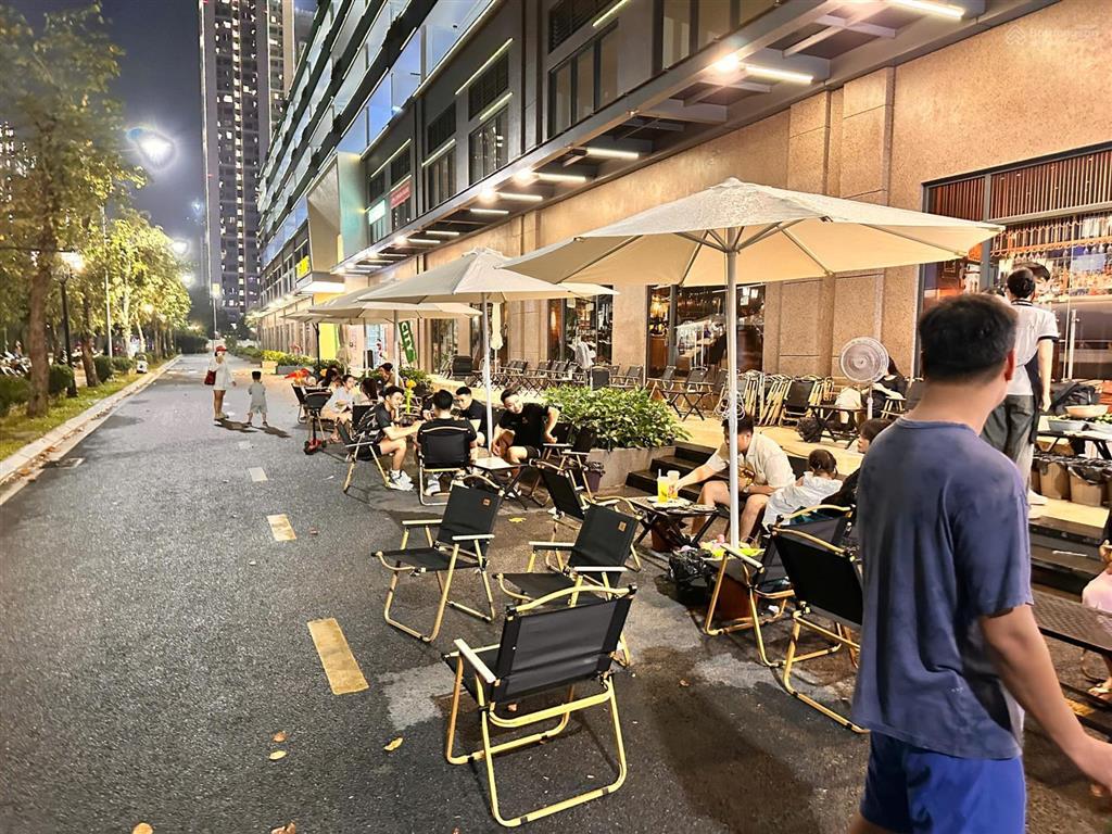 Cho thuê mặt bằng shop khối đế vinhomes smart city, tòa fzone 200  2500m2, tmdv 5 tầng 600m2