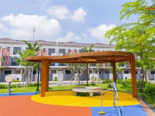 Nhà liên kế 3 tầng đã có sổ hồng view công viên 3,3 tỷ sun casa central