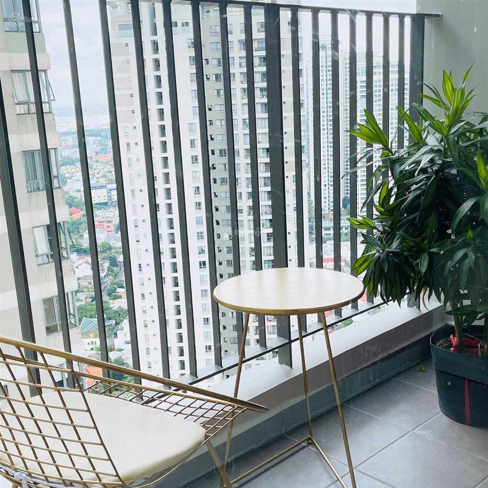 Chính chủ gửi bán căn 2pn  nội thất mới 100% chưa ai ở.  em 0946 867 ***
