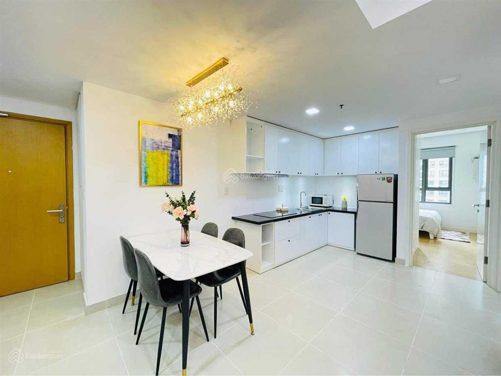 Chính chủ gửi bán căn hộ 2pn view sông giá cực rẻ  có sẵn nội thất đẹp