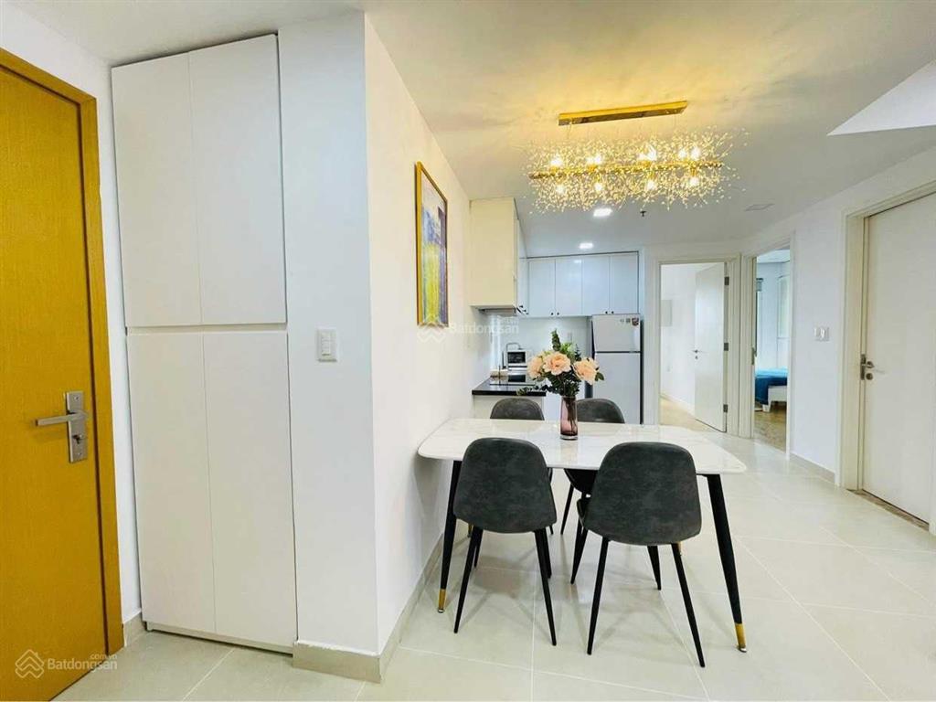 Chính chủ gửi bán căn hộ 2pn view sông giá cực rẻ  có sẵn nội thất đẹp