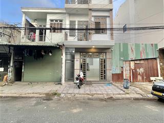 E chính chủ cần bắn căn hộ dịch vụ 13 phòng đang cho thuê kín gần 20tr/1th mặt tiền đường d1 dĩ an