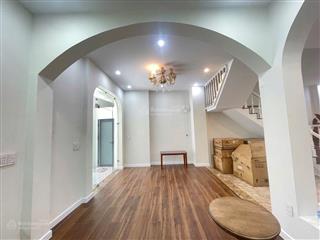 Bán nhà 110m2 sân vườn 3 tầng đẹp xinh hoàng diệu 2. thủ đức