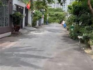 Đất xây biệt thự ngang 9.2m x 17.7m vuông đẹp  sạch sẽ  đường trải nhựa  tách được 2 lô.q9