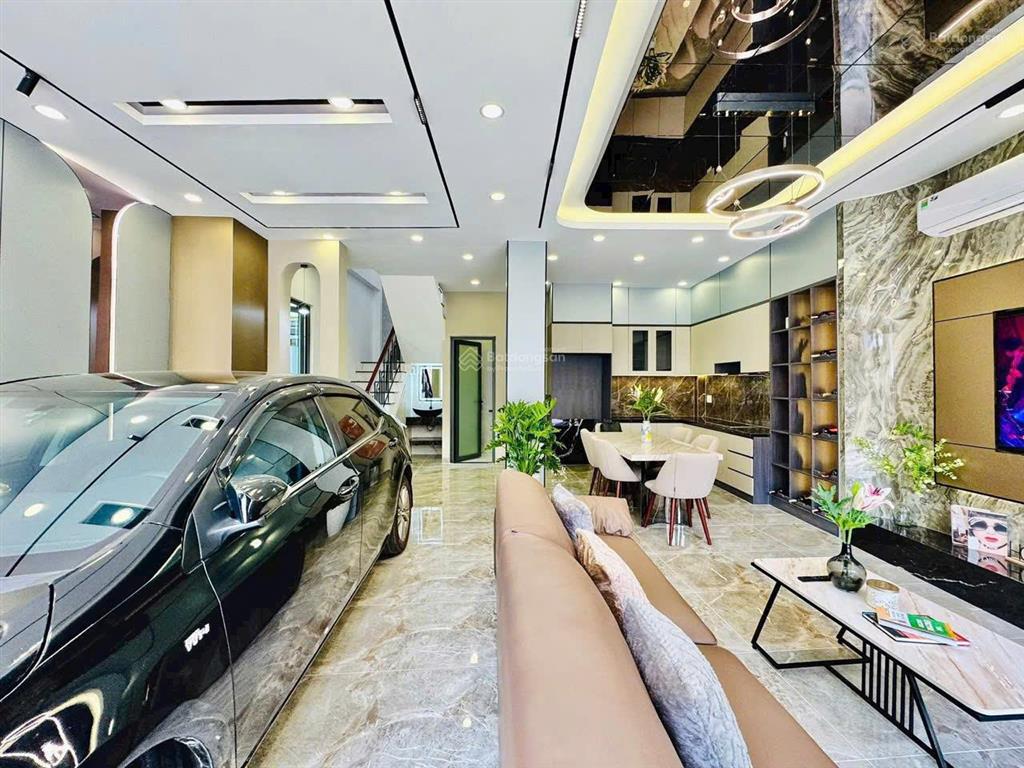 Gấp nhà hẻm 5m khu lê quang định  nguyễn thượng hiền. dt 4.3x10m. trệt, 3 lầu. giảm còn 7.9 tỷ