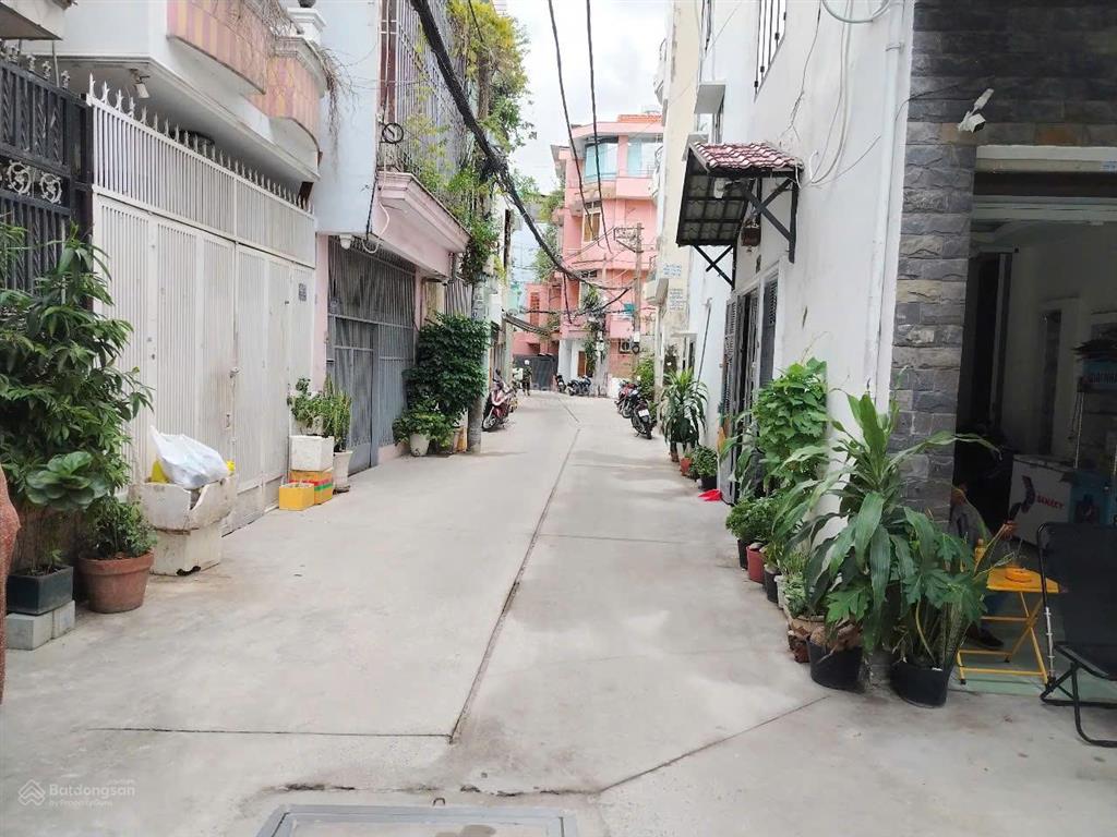 Hàng hiếm giá tốt  chủ cần bán gấp. khuôn đất 5x17m đường bạch đằng. hẻm trước đất rộng 3m