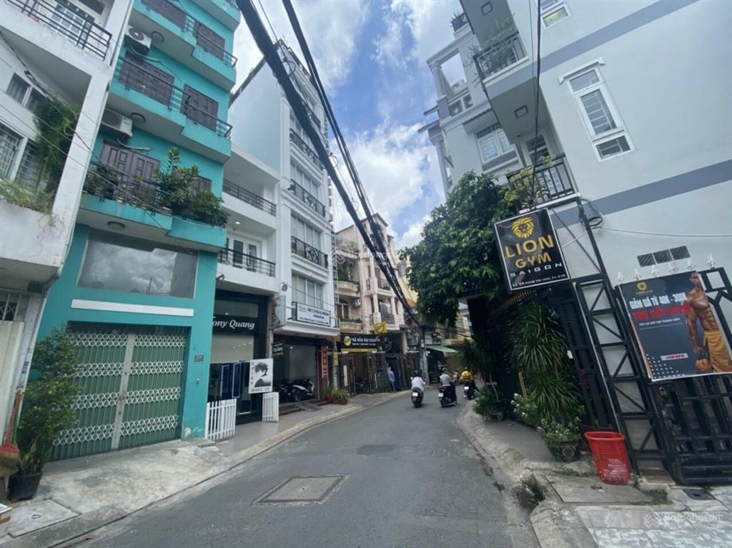 Cần tiền bán gấp khuôn đất hiếm có  dt 4.6x17m. nỡ hậu nhẹ. mặt tiền hẻm 8m kinh doanh chu văn an