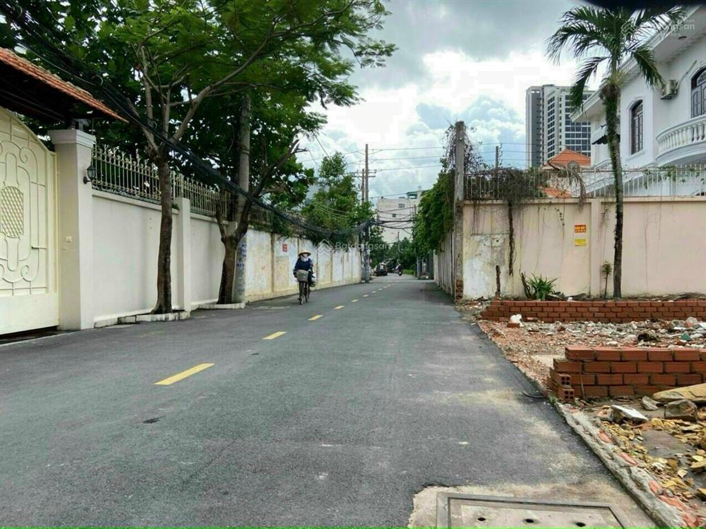 Bán đất mặt tiền nội bộ rộng 10m  dt 4x20m. vuông vức. ngay vincom nguyễn xí  rạch xuyên tâm