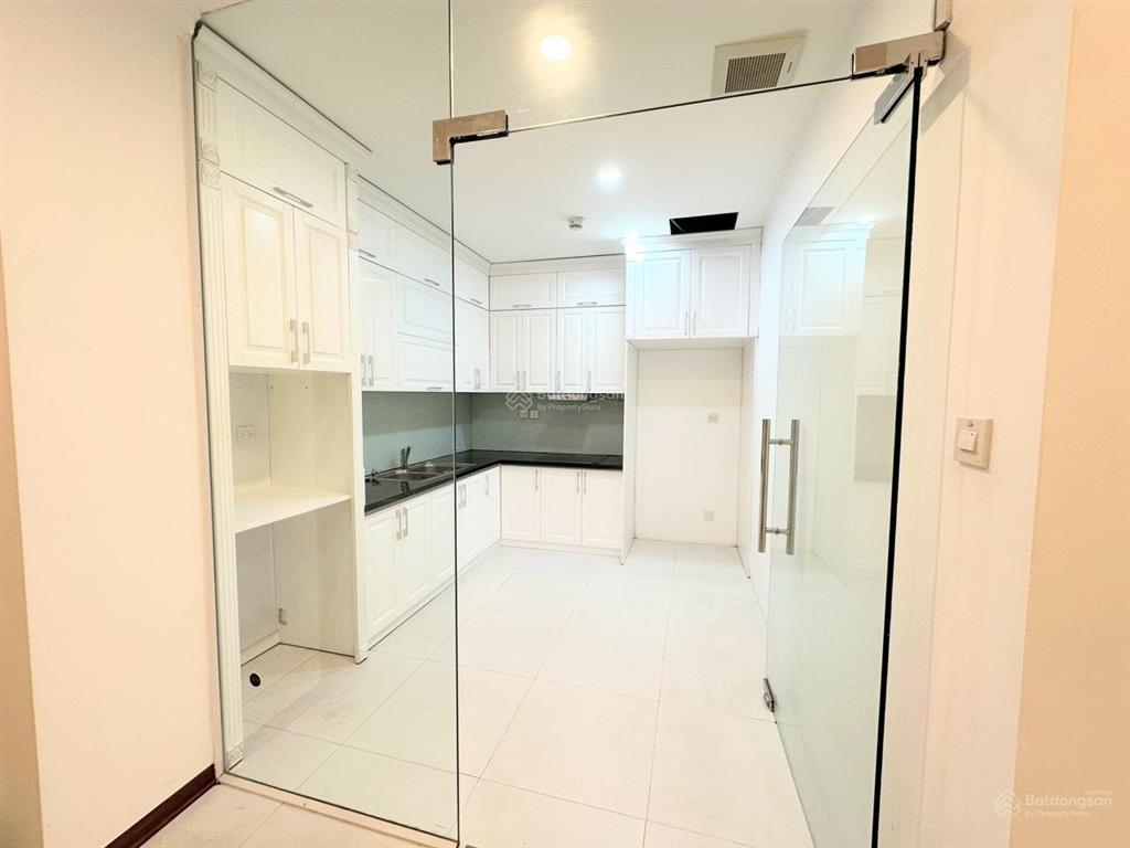 Bán gấp căn hộ chung cư tòa nhà d11 sunrise building 3pn 2wc dt 135m2 giá 8.5 tỷ 0917 495 ***
