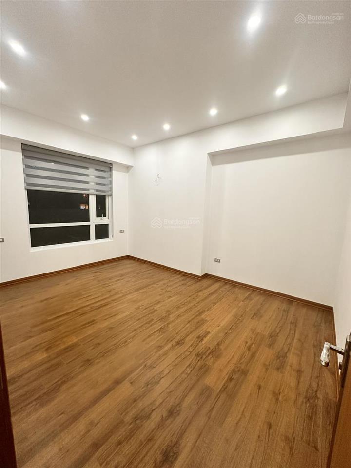 Bán gấp căn hộ chung cư toà 137 nguyễn ngọc vũ 2pn 2wc dt  77m2 giá 5 tỷ   e hoà 0917 495 ***