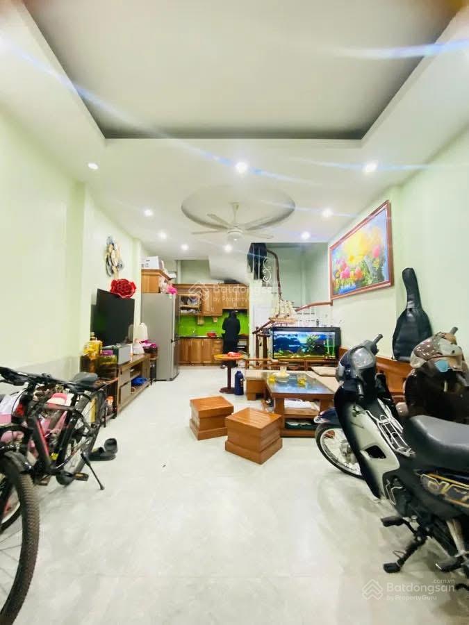 Bán nhà chùa láng 38m2, 5 tầng, 8.2 tỷ có bớt. ngõ rộng thông đường láng, đống đa.