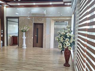 Cho thuê nhà có sân vườn dt 300m2 mặt đê Ngọc Thụy, Long Biên, HN