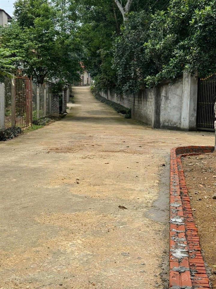 Lô góc 3 mặt tiền, vị trí đẹp thuộc tuyến 2 tl413 cẩm lĩnh, gần hồ suối hai, cách bến xe bus 80m