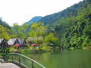 Lô đất nghỉ dưỡng ba vì nhìn sang kdl bản cốc, giáp ranh với kdl madela ba vì, giáp với suối cái