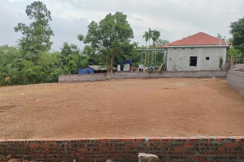 Hàng đẹp trong khu dân cư, gần các tiện ích, giá hấp dẫn cho các nđt tại tòng bạt, ba vì, hà nội