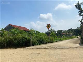 Lô góc nghỉ dưỡng cách tl414, sông đà vài trăm mét, bám đường liên thôn, cạnh trường, bệnh viện,chợ