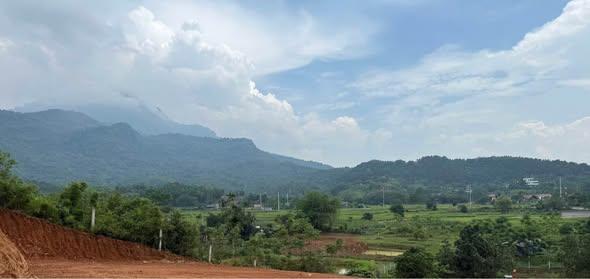 Đất nghỉ dưỡng làng dy sẵn ao nhỏview núicánh đồngmặt đường trục chínhxung quanh nhiều homestay