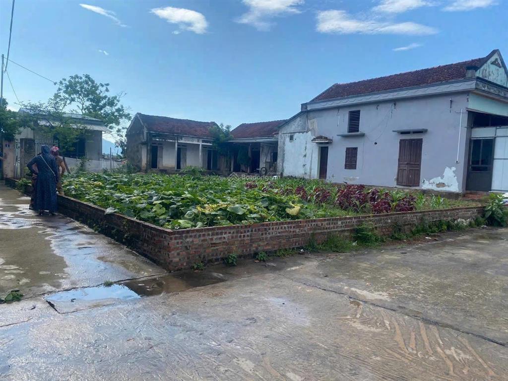 Lô góc vuông vắn sẵn nhà c4 ở minh quang mặt đường trục chính cách tl415b chỉ 100m view núi sông đà