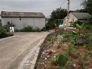 Đất nghỉ dưỡng yên sơnba vì đã tách làm 2 sổ, gần chân núi ba vì đường bê tông ô tô chạy quanh đất
