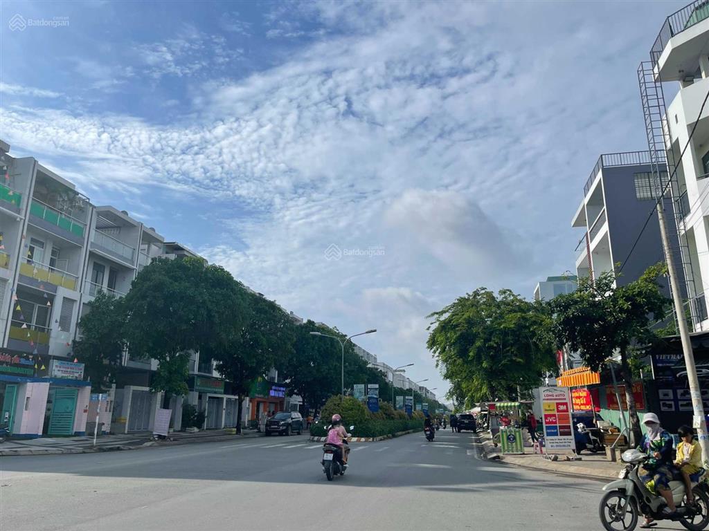 Bán nhà phố 1 trệt  3 lầu kdc dương hồng, sổ hồng đầy đủ.  xem nhà 0937 532 ***