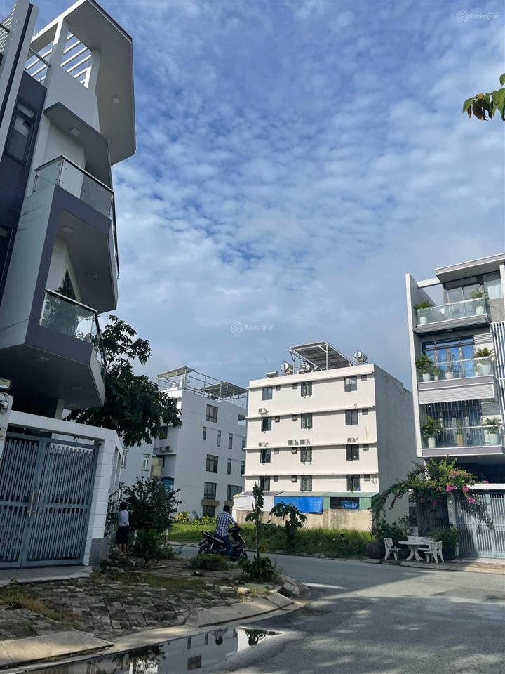 Bán nhà phố 1 trệt  3 lầu kdc dương hồng, sổ hồng đầy đủ.  xem nhà 0937 532 ***