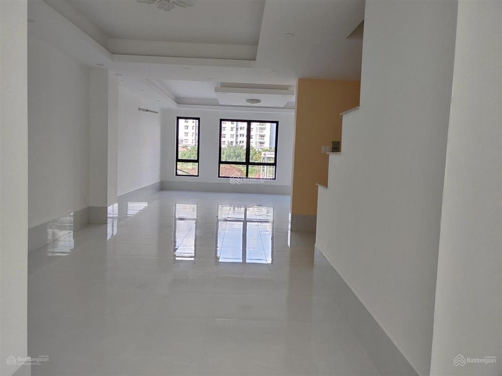 Cần cho thuê nhà mặt phố mizuki park. nhà phố 2 mặt tiền kinh doanh. vị trí đẹp, kdc sầm uất.