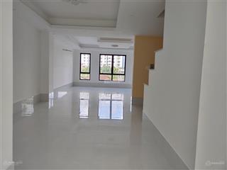 Nhà phố 2 mặt tiền kinh doanh. vị trí đẹp, kdc sầm uất