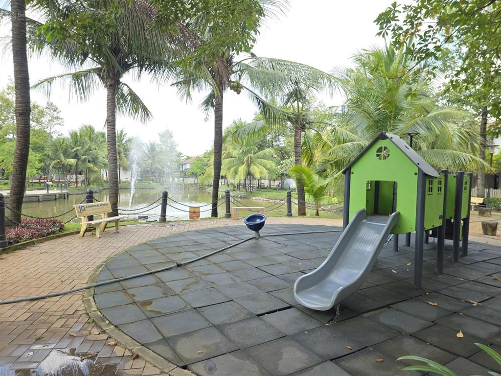 Cần bán nhà phố 7.5 tỷ, ngang 5m7 dài 13, hoàn thiện cơ bản, khu an ninh có hồ bơi, gym