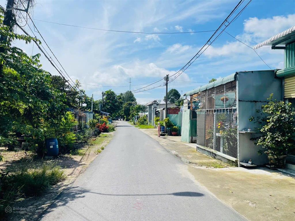 Vị trí đẹp  giá tốt nhất khu cách bv xuyên á chỉ 5 phút. diện tích 180m2 thổ cư. giá 1tỷ650