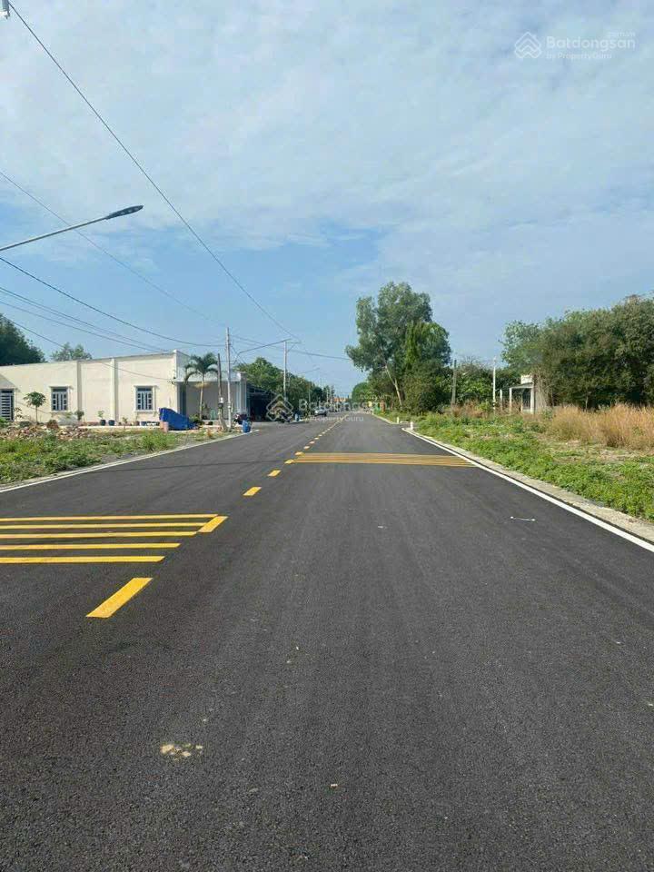 Chính chủ bán ngộp lô đất mặt tiền kinh doanh dh519 (32m), dt 250m2, sổ sẵn, giá rẻ 450tr