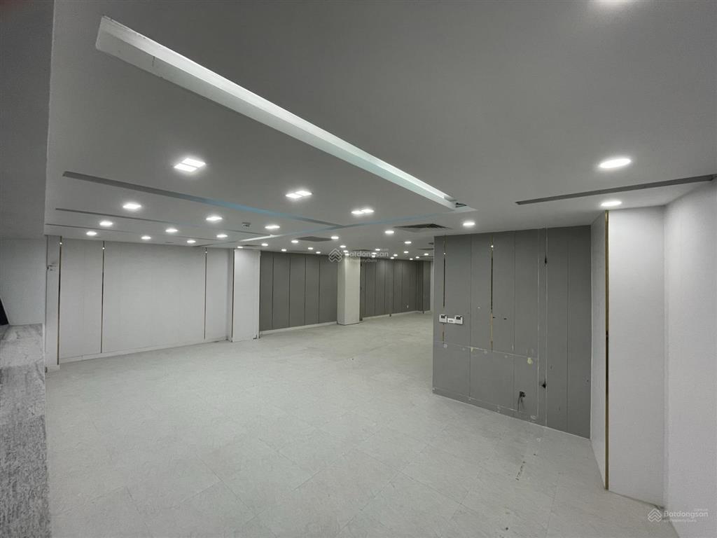 Chính chủ cho thuê tầng 1+2+3+4 nhà mặt phố khúc thừa dụ, cầu giấy, mặt tiền 10m, 150m2/sàn