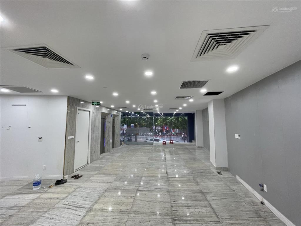 Chính chủ cho thuê tầng 1+2+3+4 nhà mặt phố khúc thừa dụ, cầu giấy, mặt tiền 10m, 150m2/sàn