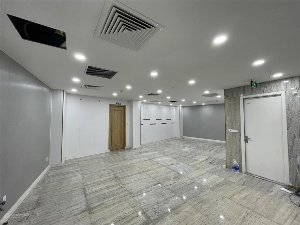 Chính chủ cho thuê tầng 1+2+3+4 nhà mặt phố khúc thừa dụ, cầu giấy, mặt tiền 10m, 150m2/sàn